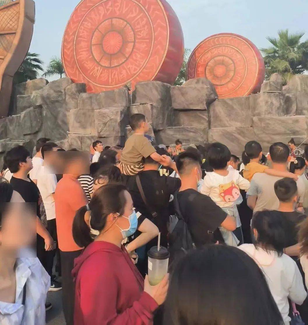 raybet-包含赛地聚焦——社区盾赛后热度飙升，费耶诺德再遭质疑，话题不断，数据趋势出现新变化的词条